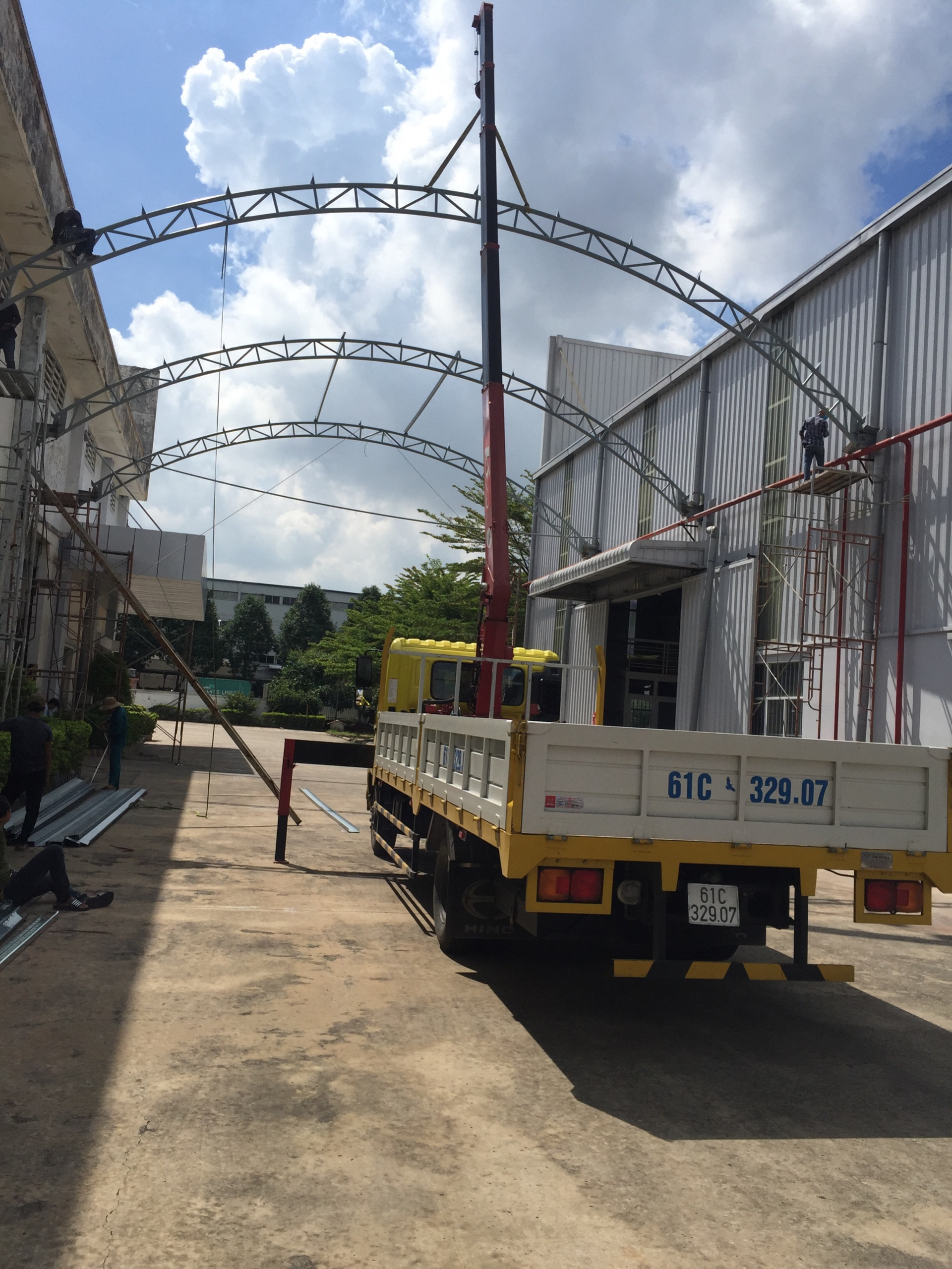 Dịch vụ cho thuê xe cẩu thùng tai KCN Bàu Bàng