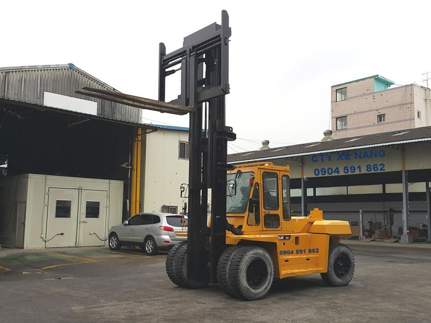 Dịch vụ cho thuê xe nâng di dời nâng hạ máy móc tại khu công nghiệp Đồng An 2