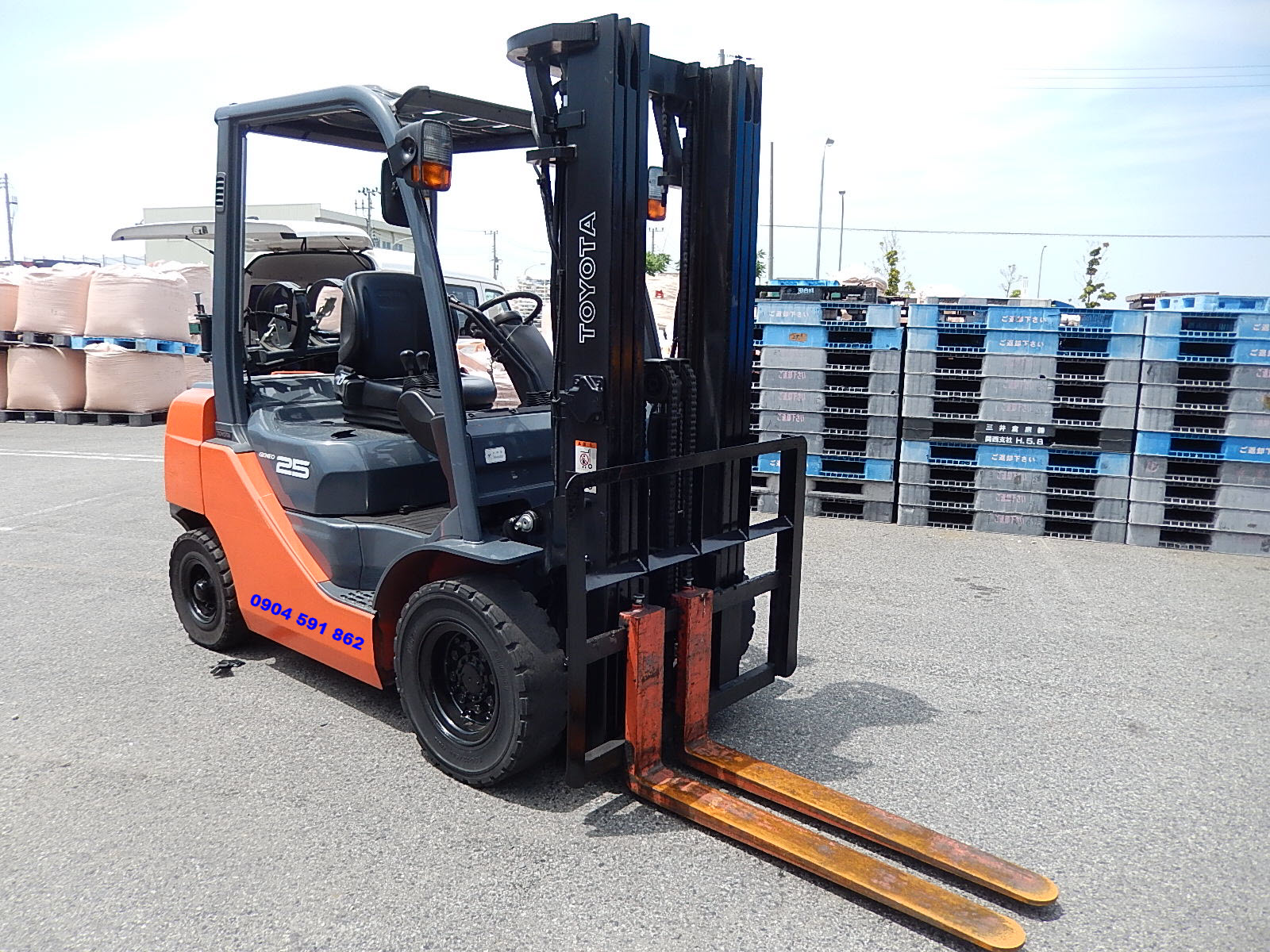 Xe nâng chuyên nghiệp tại Bình phước của công ty Đức Quốc Thiện 