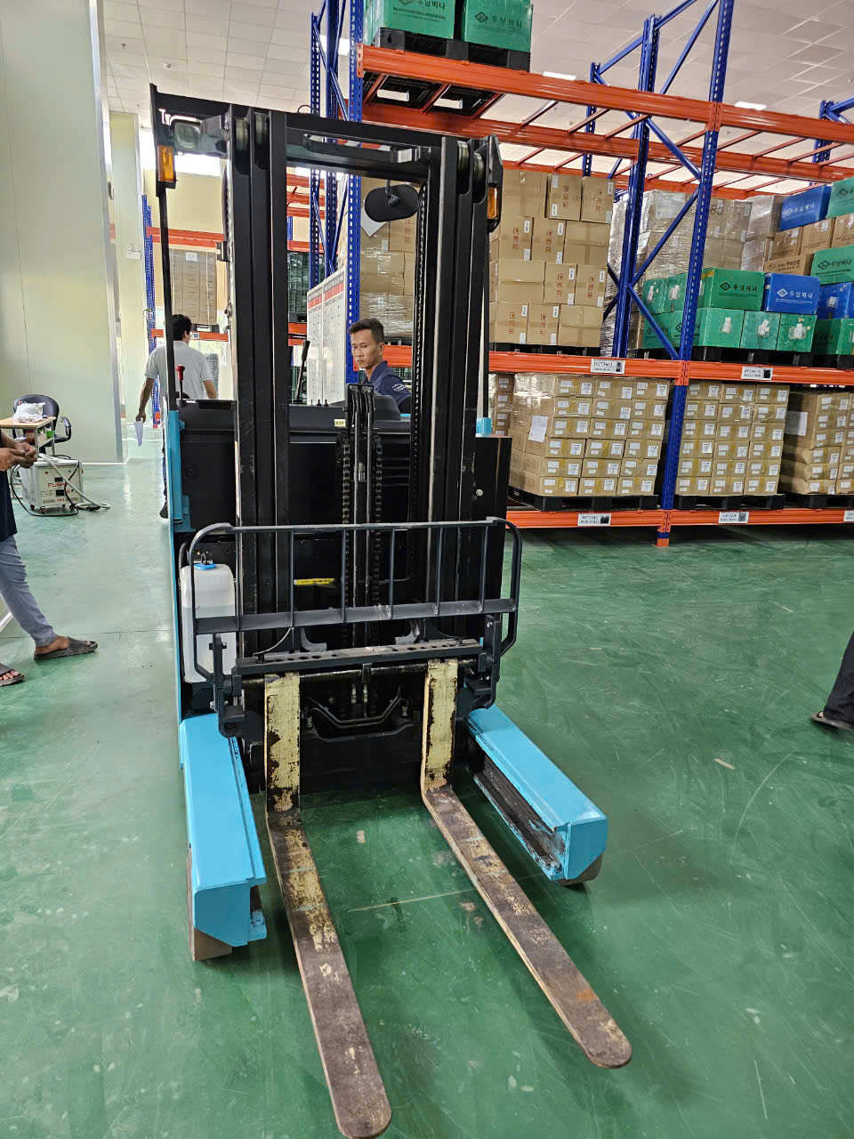 Công ty Đức Quốc Thiện chuyên cung cấp xe nâng di dời máy móc thiết bị tại Mỹ Phước 3